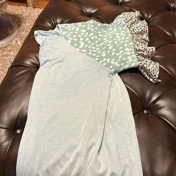 Hailey & Co women’s tshirt with bell sleeves - Picture 4 of 4